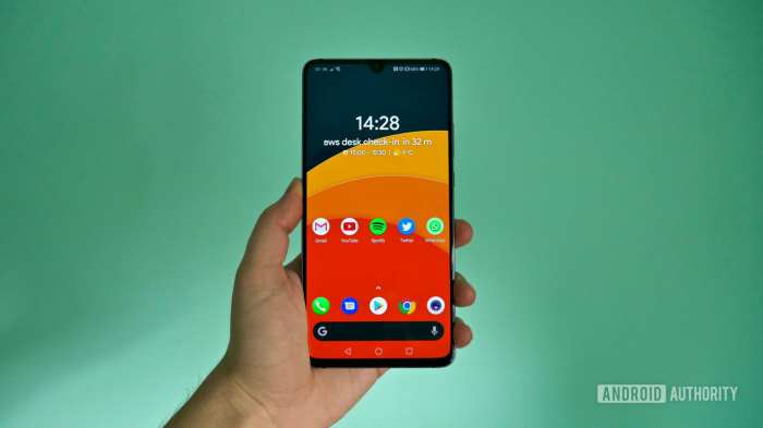 Galaxy s10 samsung phone android large screen phablet vs plus still should buy which s20 fe now here price mar