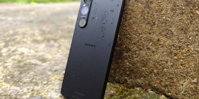 Xperia sony resolution price 4k technologies display flagship consolidates smartphone into source notebookcheck time has full hefty listed tag amazon