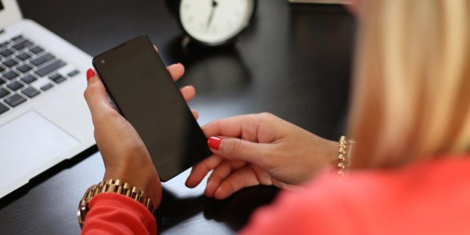 "Xperia Mini Pro: Smartphone Kompak Dengan Keyboard Fisik Yang Ikonik"